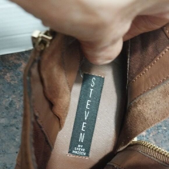 Steve Madden Brown Heeled Boots with Classic Design...SIZE 9...EUC - Picture 4 of 5